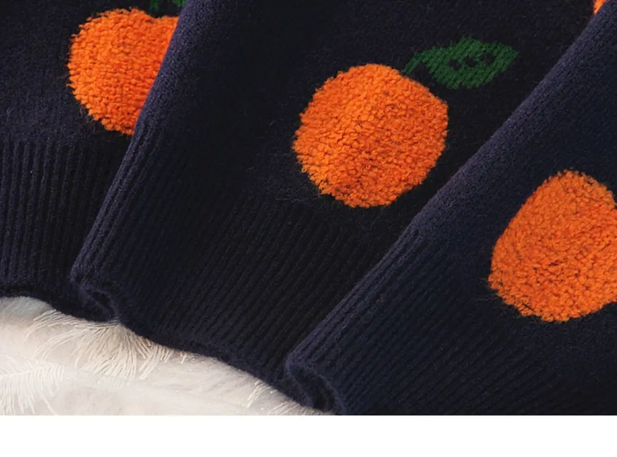 Women's Round Neck Sweater Image 5