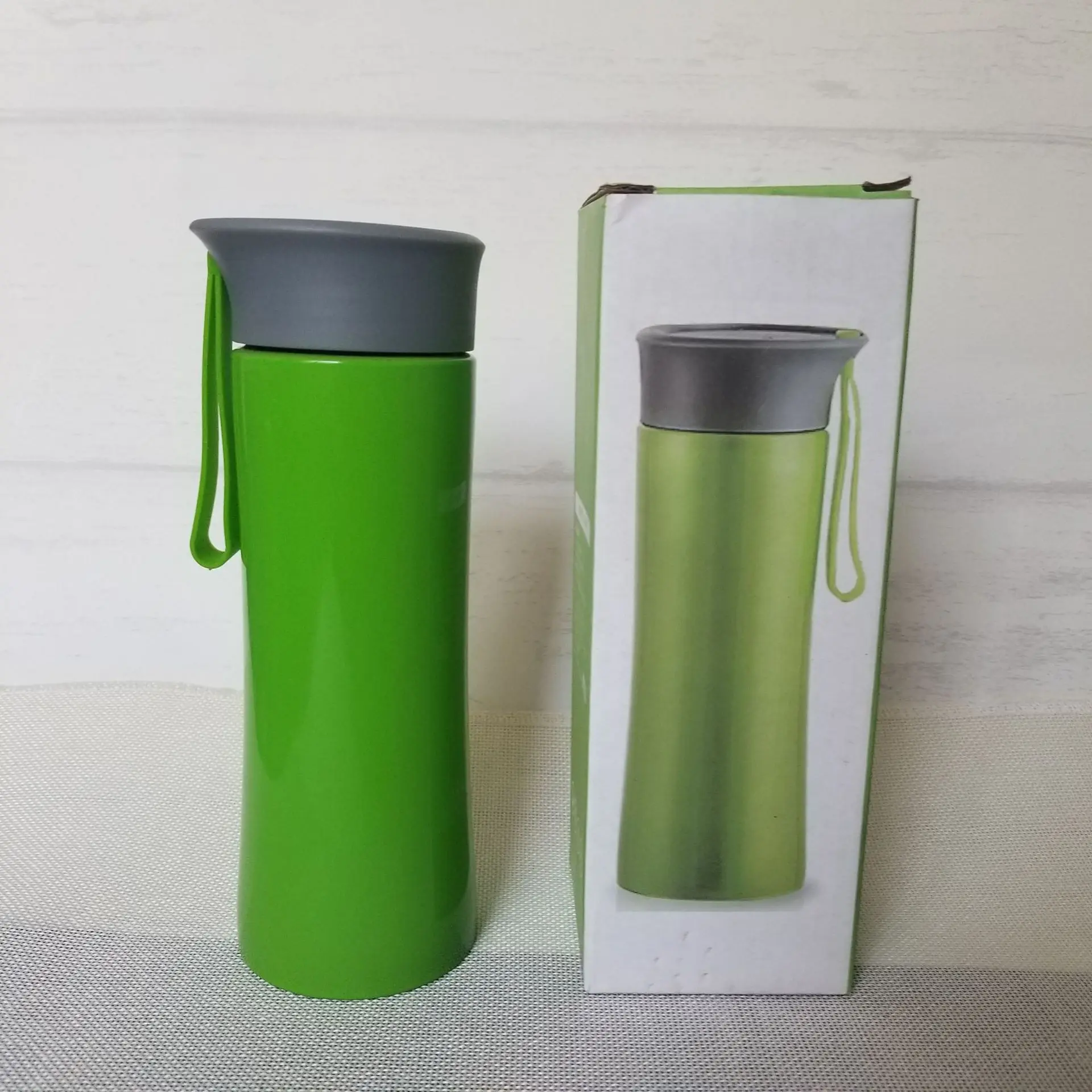 

Creative Outdoor Sports Glass with Rope Handle Fashion mmkoo bei Portable Single Layer Insulated Stainless Steel Bottle Gift