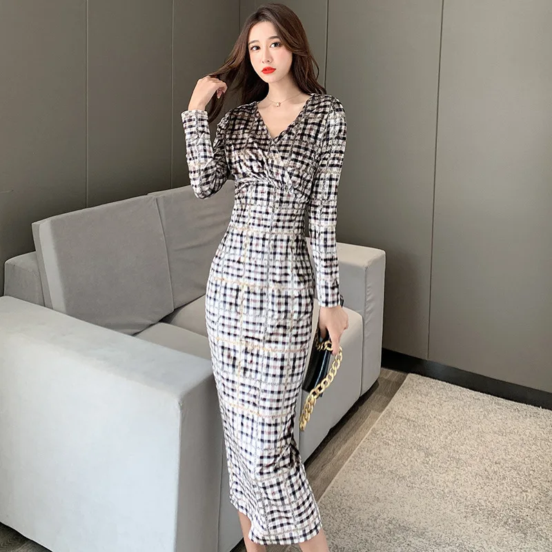 

2020 Autumn Sexy Party Bodycon Maxi Dresses Women Long Sleeve V Neck Elegant Velvet Dresses Vintage Bandage plaid Pencil Dress