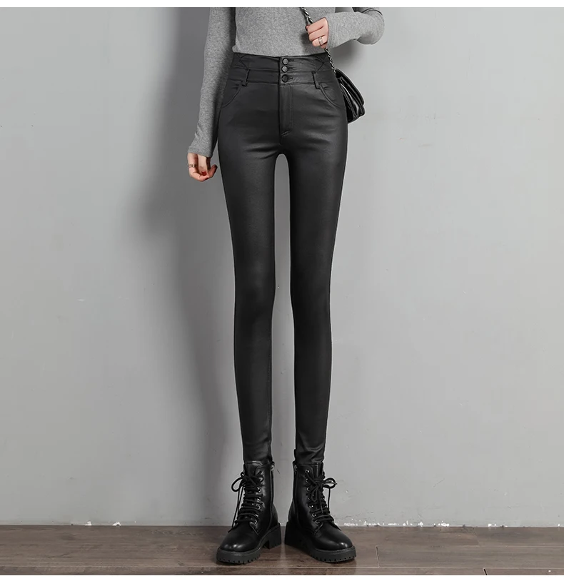 Raining Leather leggings. Best for rainy day  ファッション, パンツスタイル レディース,  レザーレギンス