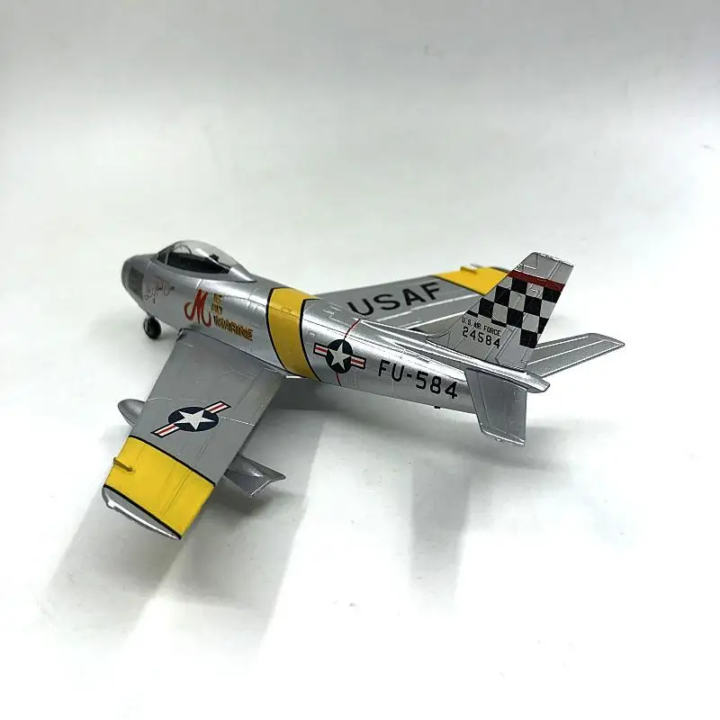 США F-86F SABRE 1/72 литая модель самолета IXO