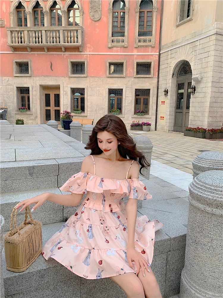 Принт мини-юбки с цветочным рисунком женские платья с открытой спиной и плечами трапециевидной формы Винтаж платье Для женщин Спагетти ремень черный, розовый Kawaii кружевное платье