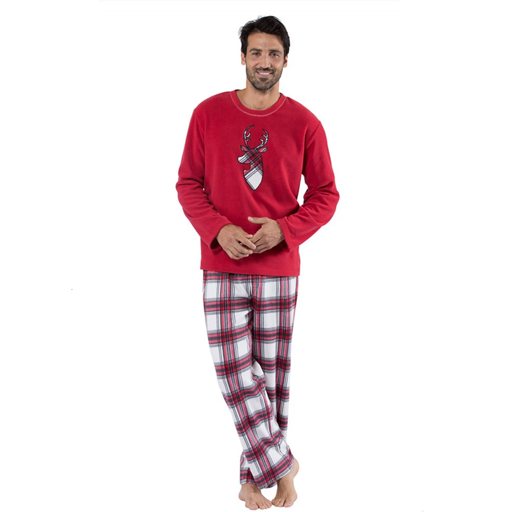 Рисунок 2 - Рождественский пижамный комплект для всей семьи