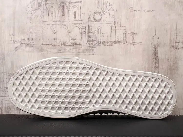 Errfc Лидер продаж мужские серые лоферы на каждый день, модные дизайнерские слипоны с заклепками; Очаровательная топ-сайдеры Мужская Туфли на плоской платформе; большие размеры 38-43