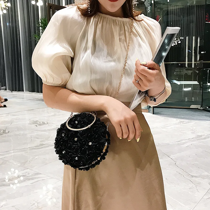 

The new Korean version of the girl's sweet ladylike temperament flower and Pearl banquet bag chain one shoulder slanting lady