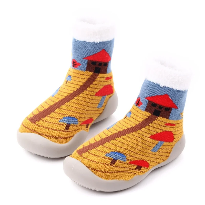 Разноцветная зимняя хлопковая обувь для новорожденных мальчиков и девочек в рождественском стиле; теплая Нескользящая прогулочная обувь с милым рисунком