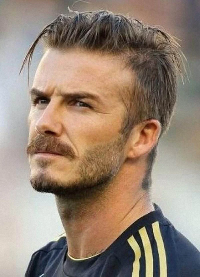 homens de cabelo curto e barba