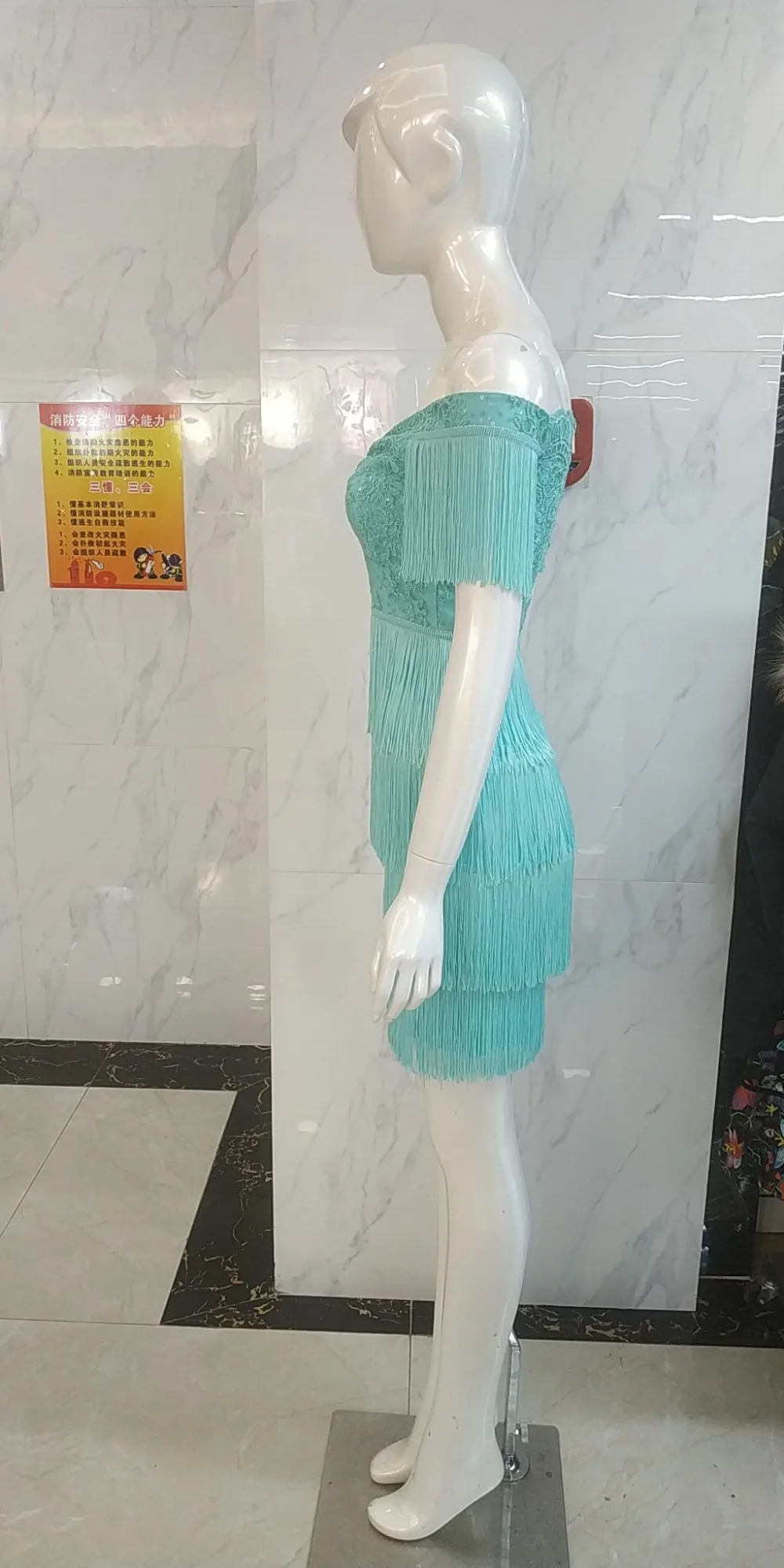 Розовый и небесно-голубой цвет дамы с плеча Сексуальная кисточкой Bodycon мини платье модное платье от знаменитости