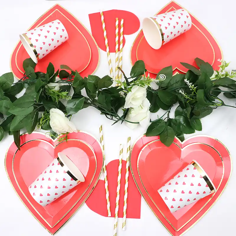 65Pcs/lot Red heart shaped Disposable Tableware Set Paper Plates Cups