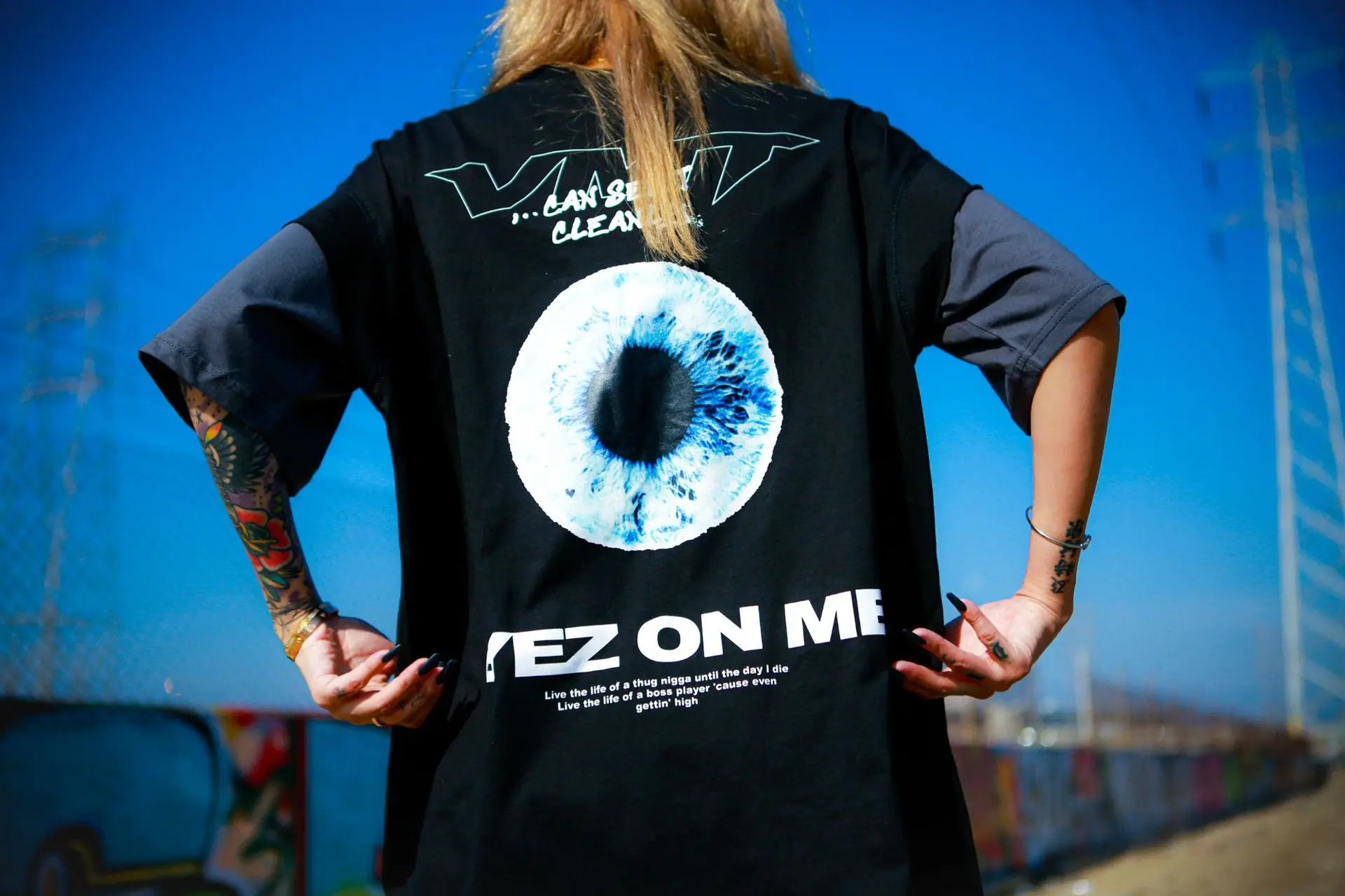 Новинка года, модная футболка с принтом «Eyez On Me Raven Fighter» Винтажная футболка в стиле панк топы в стиле хип-хоп для скейтборда, T-003