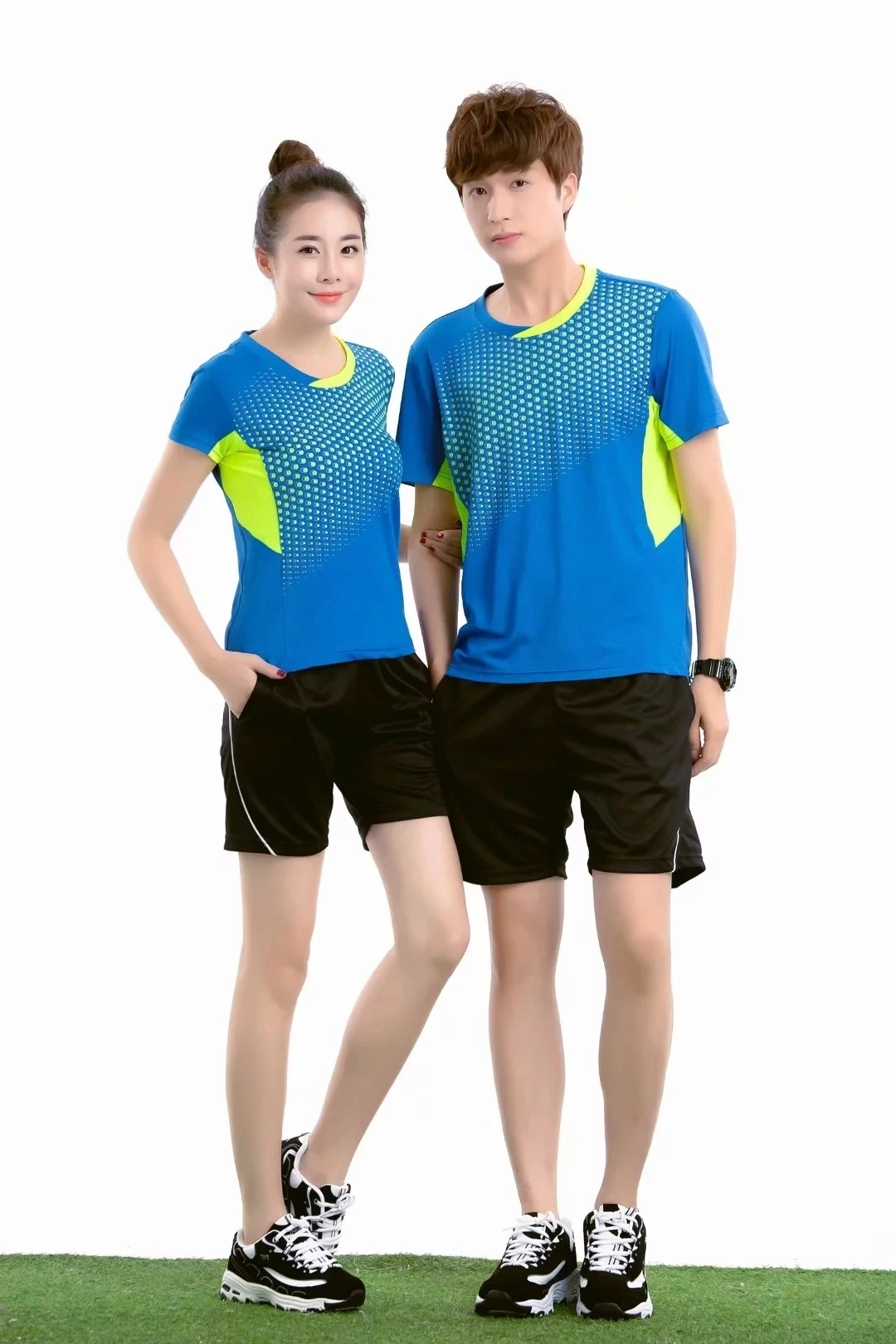 Быстросохнущая теннис Костюмы для мужчин и женщин, состоящий из футболки и шорт, комплект, поглощение пота, дышащая спорт, бадминтон костюмы L814SHC