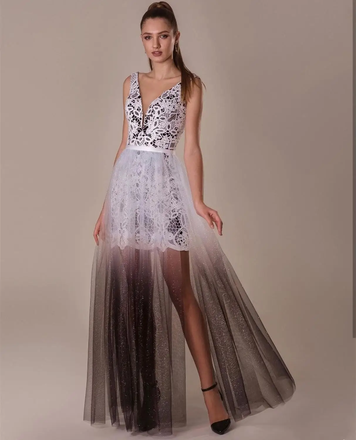 

Sexy V-Neck Lace Evening Dress 2020 Sleeveless Tulle Backless Gorgeous Women Party Gowns Floor Length Graceful 2 In 1 Formal