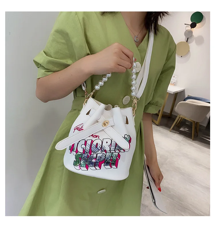

Summer small fresh bucket bag 2018 new graffiti printing single shoulder bag foreign gas pearl oblique satchel bag