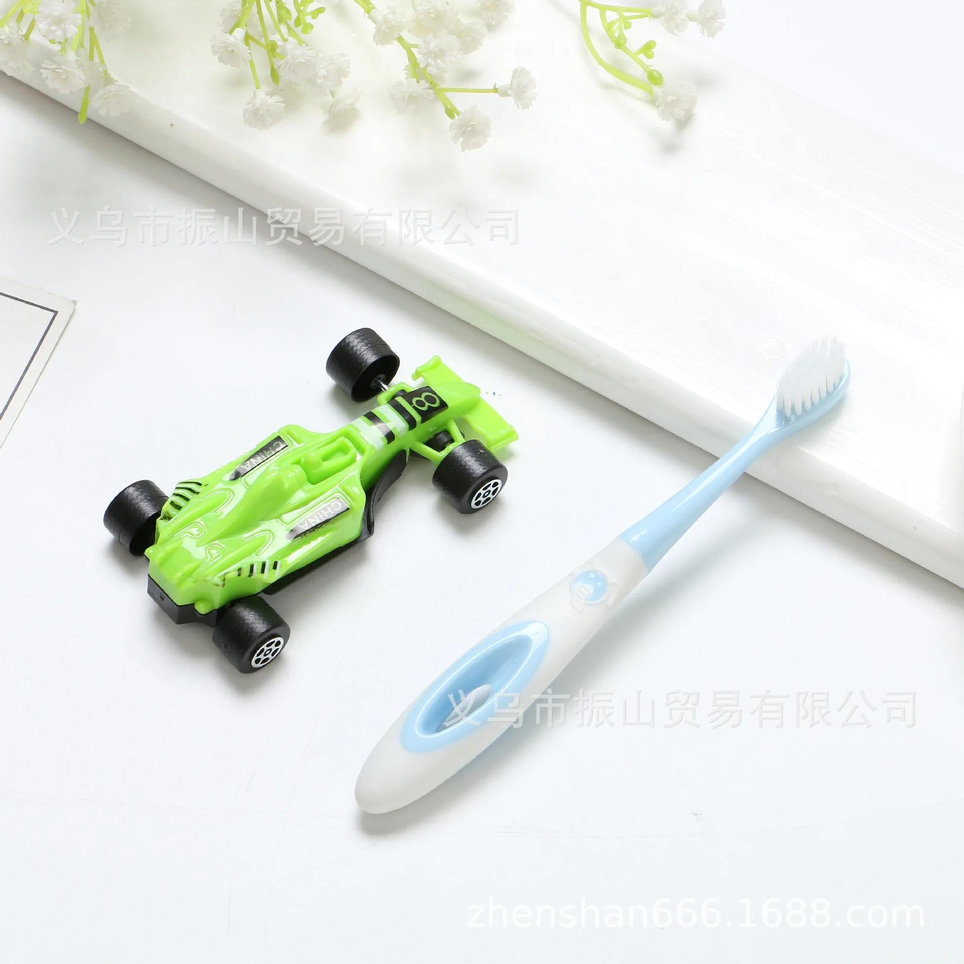 Earley Cool 602 Clean Anti-Caries Children Exclusive Bristle Gift Toy Soft Bristle Toothbrush