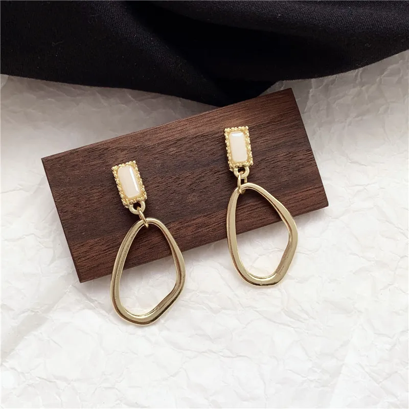 

Temperament beauty personality irregular geometric metal stud earrings cold wind earrings