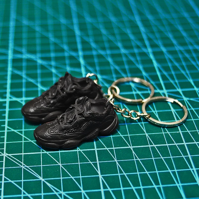 Mini Sneakers Keychain Gift Box 3D Shoes Model Bags Backpacks Decorative Ornaments Car Door Key Chain Surprise Gift For Lover Metal ring C