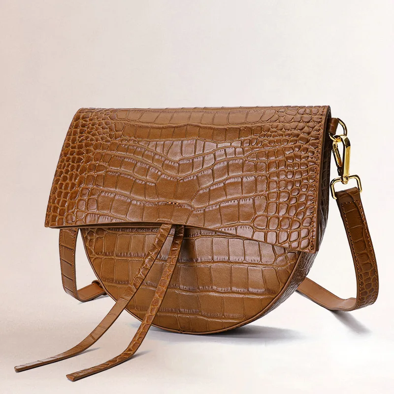 

Small 2020 Crocodile Grain Saddle Baotou Layer Cowhide Slung Single Shoulder Genuine Leather Female Bag Chao 0121