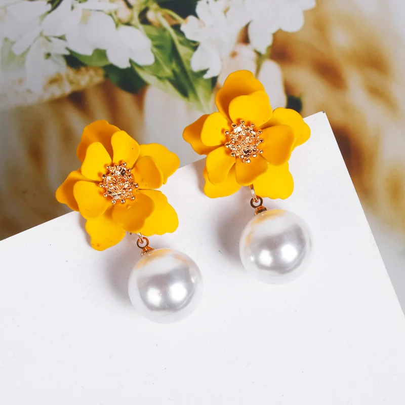 

Flower temperament sweet earrings female Korean version of simple and fresh wild stereo petal earrings