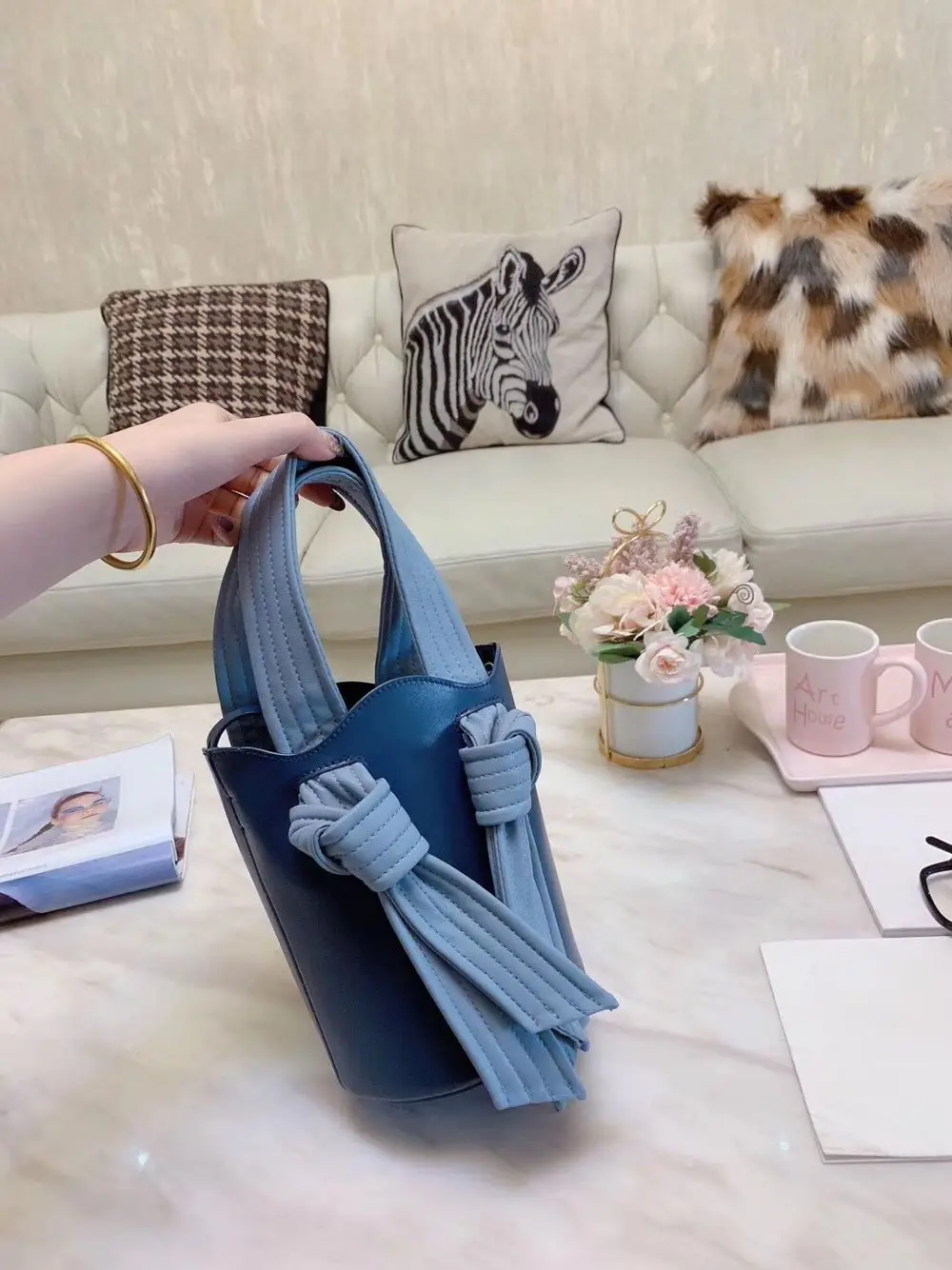 CHARLES& KEITH модная маленькая ck бантик-ушки высокого качества на одно плечо переносная сумка-мешок сумка для путешествий