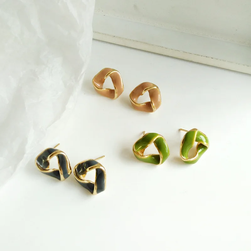

3D Hollow Out Triangle Clip Earrings Women Small Green Geometric Irregular Enamel Round Clip on Earrings NO Pierced Hole