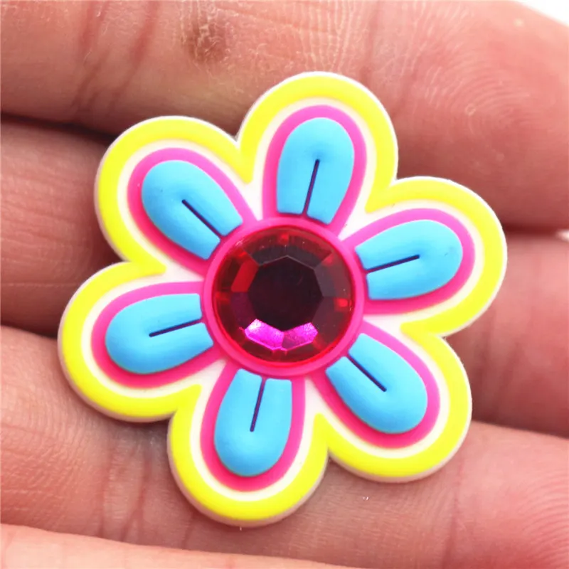 1pcs High Imitation Shoe Charms Colorful Heart-shaped Shoe Buckles Original Accessory fit Bracelets Croc JIBZ Kids Gifts F-ZBX20