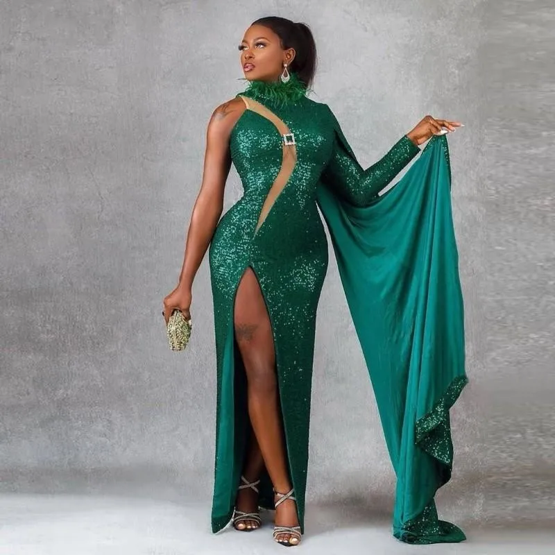 

Green Feathers Prom Dresses One Shoulder Long Sleeves вееѬнее плае Side Split Cocktail Party Dress Sequined Evening Gowns