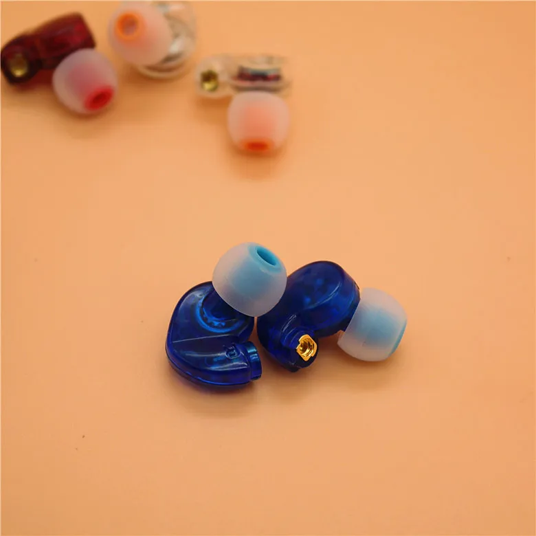 MMCX pluggable earphone head can be equipped with