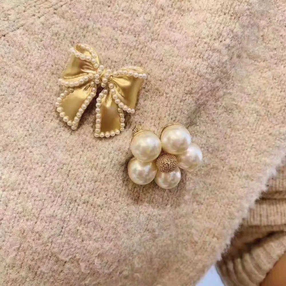 AOMU Imitation Pearl Bowknot Egypt Portrait Gold Color Brooches Pins for Women Abstract Face Mask Brooch Jewelry Accessories