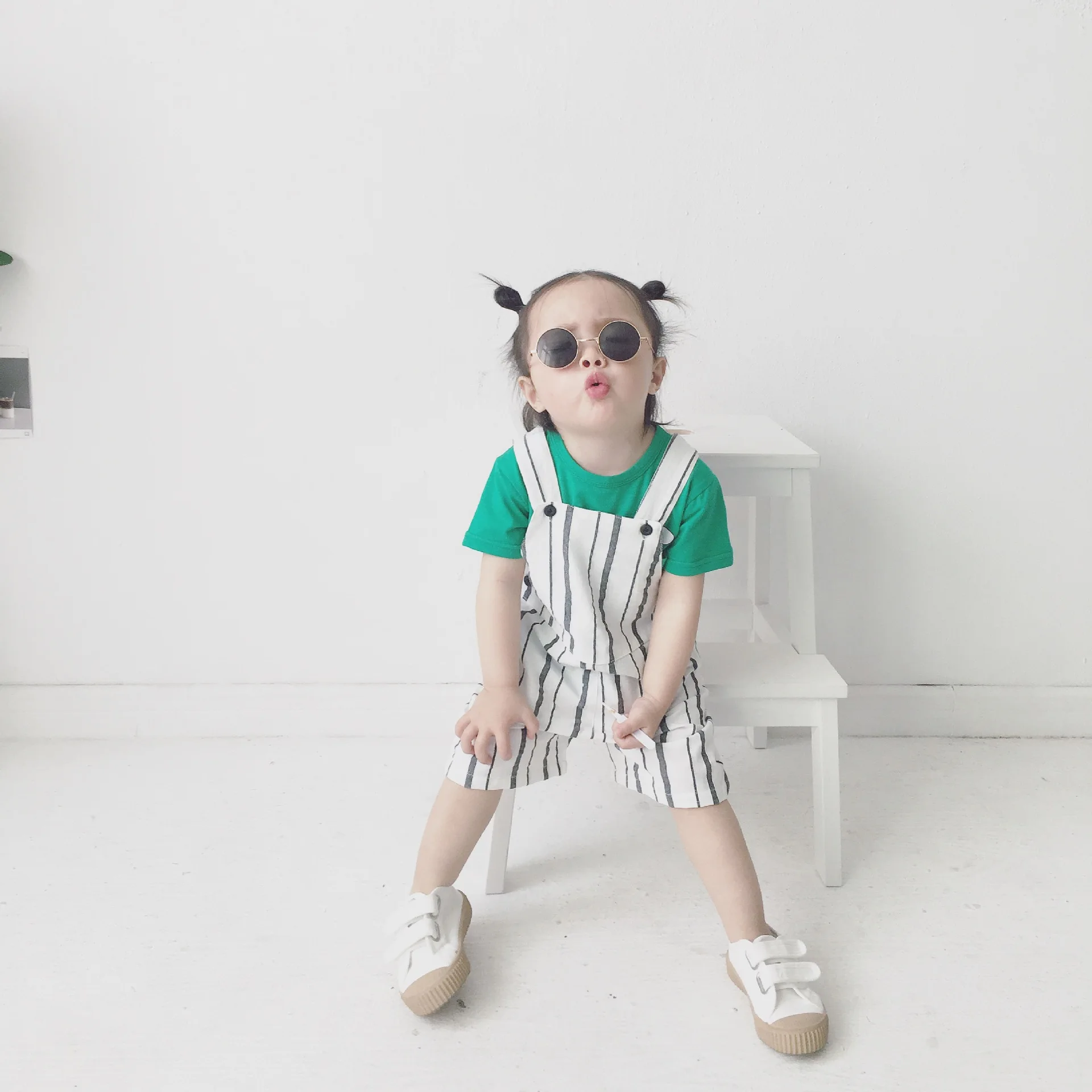 Новые летние Стиль детская одежда в Корейском стиле-Стиль CHIC-Стиль подтяжки в полоску брюки Для мужчин и Для женщин младенцев ребенка детей приостановить