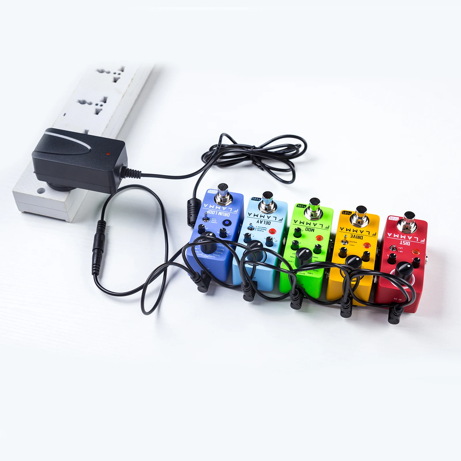 FLAMMA Guitar Pedal Power Supply Adapter 9V DC 2A Tip Negative 5 Way Cables Daisy Chain Wire guitar power supply effect pedal power supply