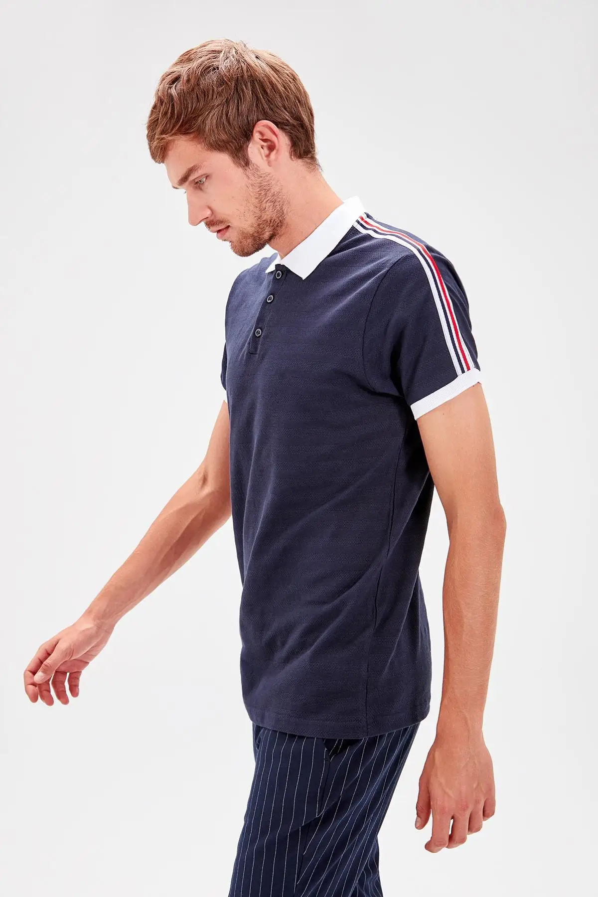

Trendyol Navy Blue Male Handle Stripe Front Button New Textured T-shirt TMNSS19TS0567