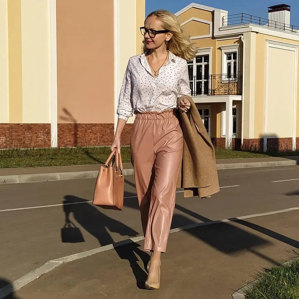 Трендовые коричневые брюки из искусственной кожи 7/8 длины, легкие элегантные виниловые широкие брюки, Классические шикарные штаны из искусственной кожи для среднего сезона/зимы