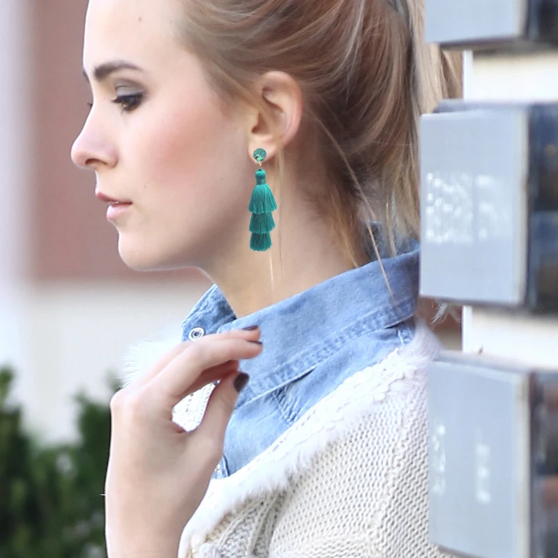 

2019ZLX European and American popular eardrop three-layer fringed Earrings acrylic drill ear studs for girl