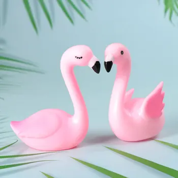 

4Pcs Flamingo Ornaments Lovely Exquisite Creative Vinyl Crafts Adornments