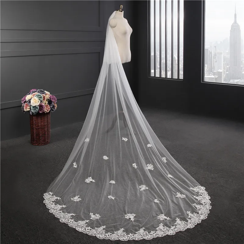 Свадебная фата, длинная кружевная вуаль нового стиля с гребнем для волос для свадьбы с невестой дешево