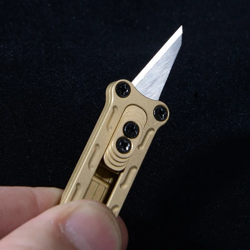 EDC Multipurpose Pocket Cutter Keychain Multifunctional Multi Tool Camping Outdoor Pare Peeler Portable Metal Cutlery Survival T