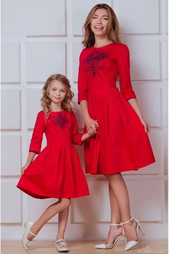 Модная одежда для женщин и маленьких девочек; одежда для рождественских праздников; одинаковая Рождественская одежда для всей семьи; Повседневное платье для мамы и дочки