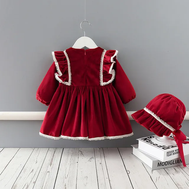 שמלה וכובע אדום קטיפה 2