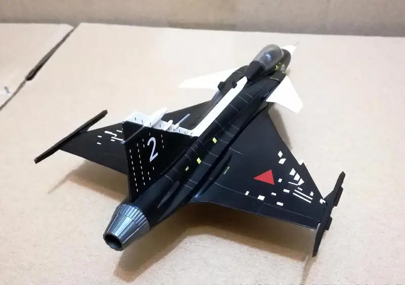 SAAB GRIPEN JAS-39A шведский ВВС 39-2 1/72 литая модель самолета AV72
