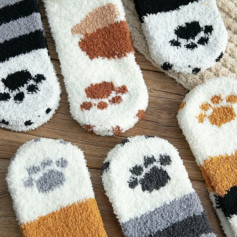 Женские зимние пушистые теплые носки-тапочки; милые чулочно-носочные изделия с принтом в виде кошачьих лап