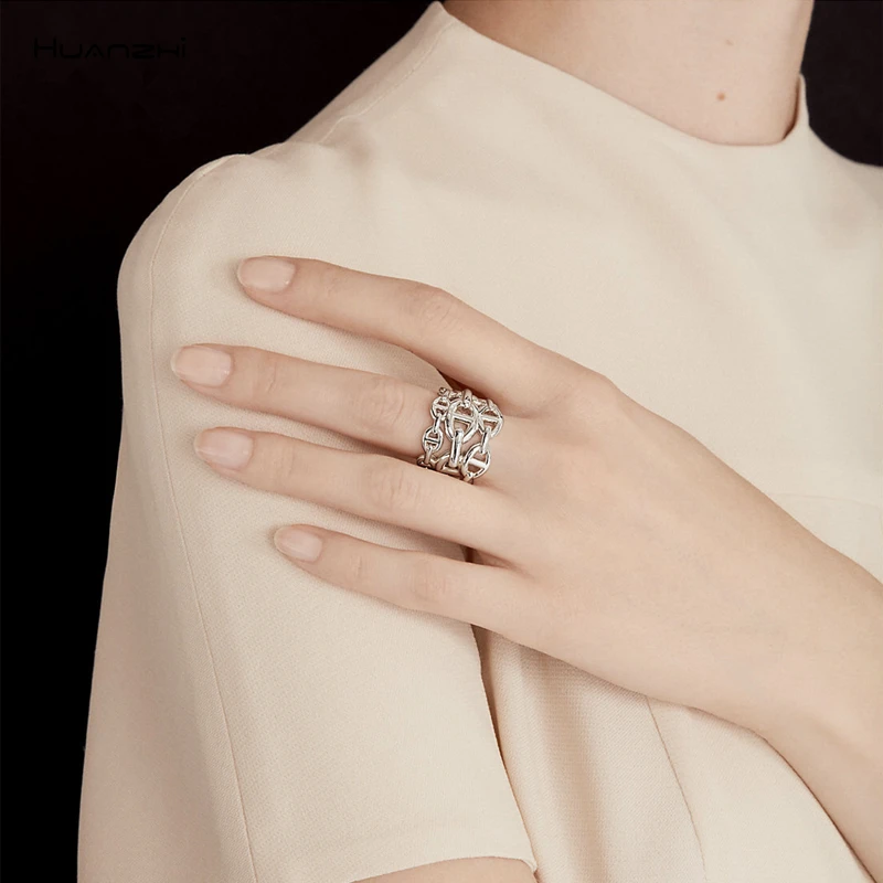 HUANZHI-2019-New-Trend-Curve-Hollow-Line-Three-Rows-Wide-Face-Pig-Nose-Modeling-Adjustable-Rings (3)
