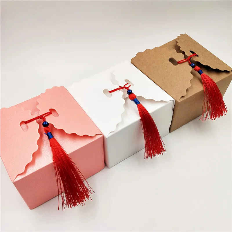 

25Pcs/Lot 9x9x6cm Flower Shape Cuboid Series Design Sweet Paper Card Pack Box Red Tassel Ribbon Bead Decoration Display Festival
