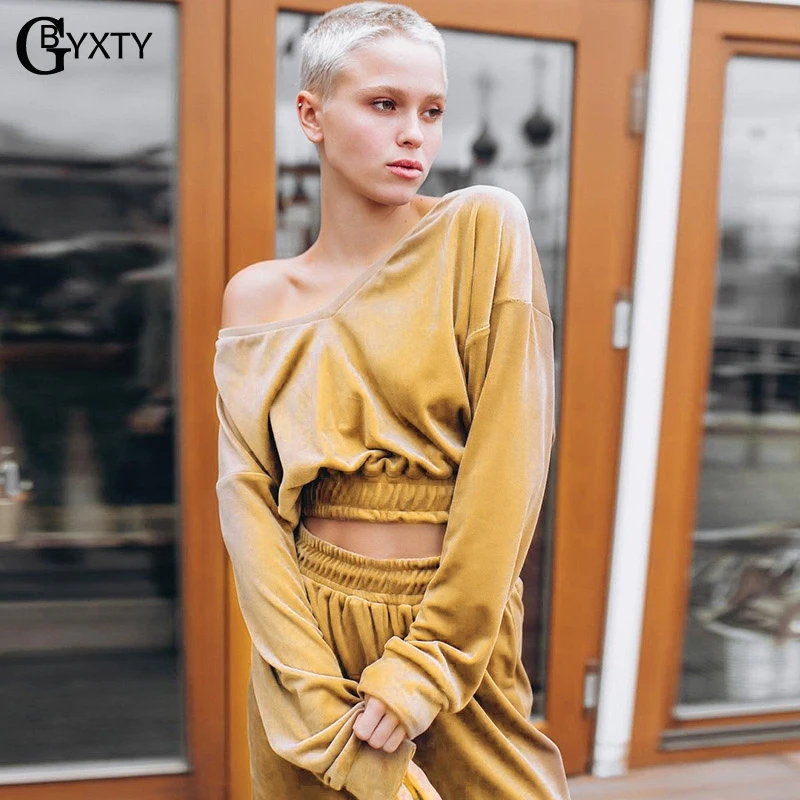 

GBYXTY Two Piece Velour Tracksuit 2019 Autumn Women V-Neck Long Sleeve Sweatsuit Cropped Hoodies and Pants 2 Piece Set ZA1637