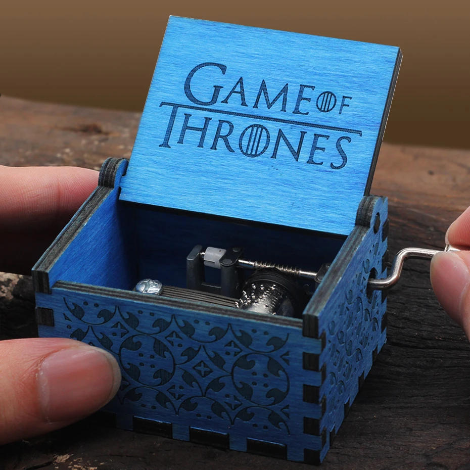 Популярная антикварная резная деревянная музыкальная шкатулка с рукояткой для королевы, Игра престолов для моей Goigeous жены, музыкальная шкатулка, Рождественский ювелирный пакет - Цвет: Blue Game of thrones