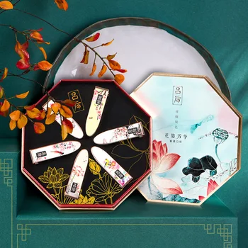 

Empress Lu Flower Position Youth Sweet Words Lipstick Kit Semi-Matte True Red Strawberry Red Varved Lipstick Is Not Easy to Fade