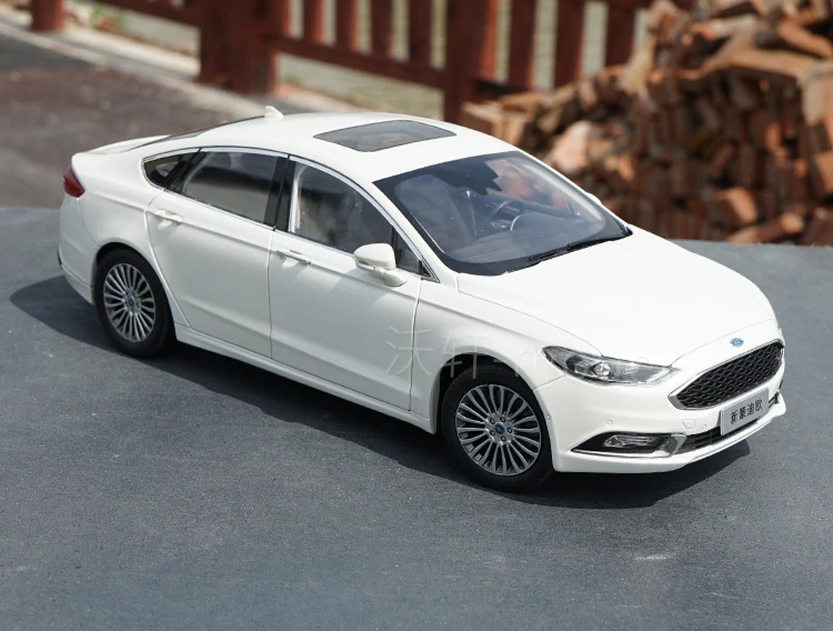 1:18 FORD MONDEO литье под давлением Модель автомобиля игрушки Металлическая Модель автомобиля оригинальная коробка