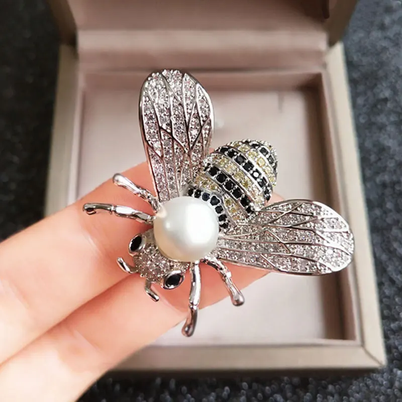 Funny little bee Brooch female pearl Rhinestone cardigan suit Brooches Pin neckpin accessories gift