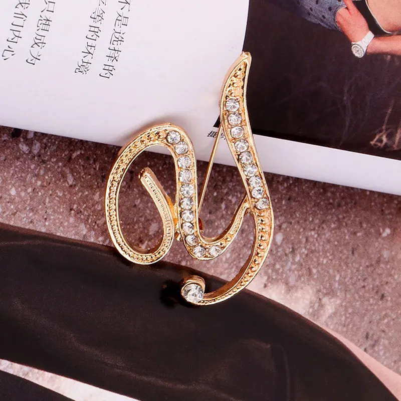 

Fashion Rhinestone Brooch Initial Letter Lapel Pins Brooches Clip Name Jewelry For Women Men Wedding Gift Brooches Clip