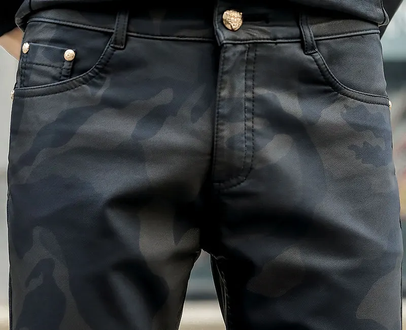 Осенние камуфляжные штаны в Корейском стиле из искусственной кожи, мужские повседневные обтягивающие камуфляжные брюки из искусственной кожи, 28-36