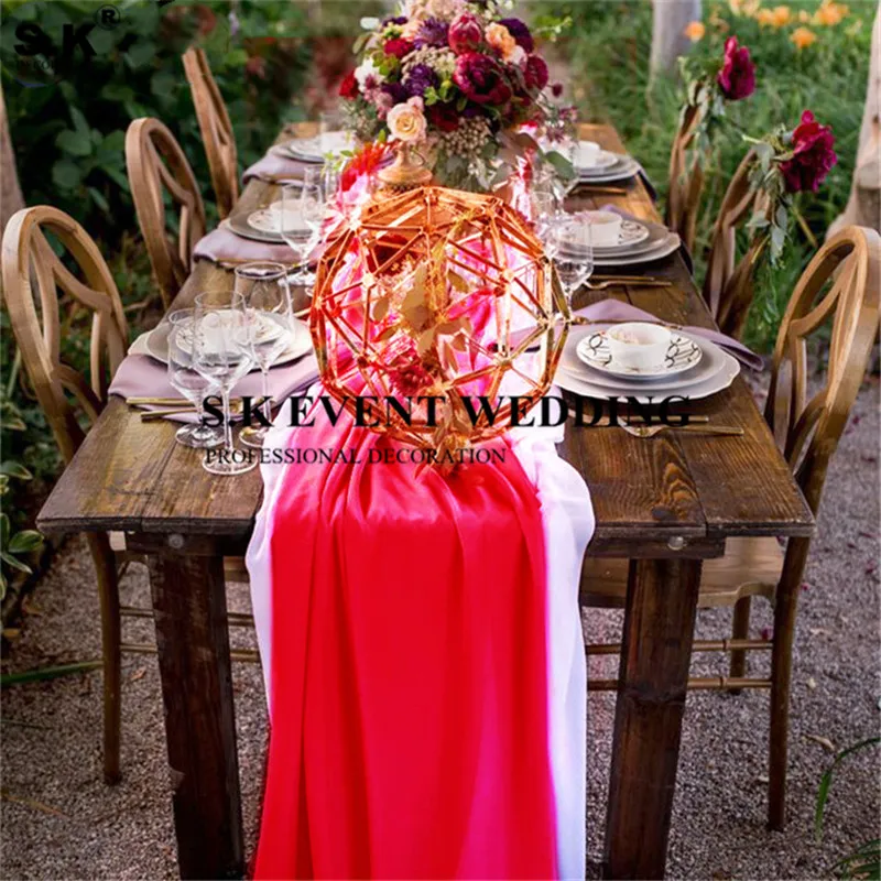 Chiffon-materials-round-table-ner-holiday-table
